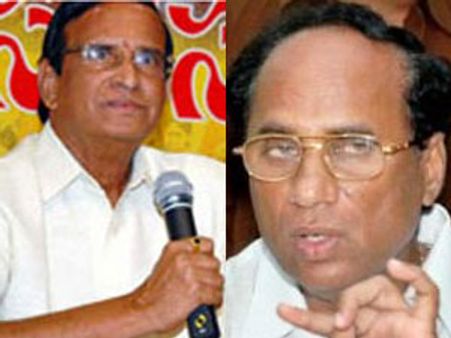 జగన్‌ను చంపాల్సిన అవసరం లేదు, పాపాలే...: టిడిపి