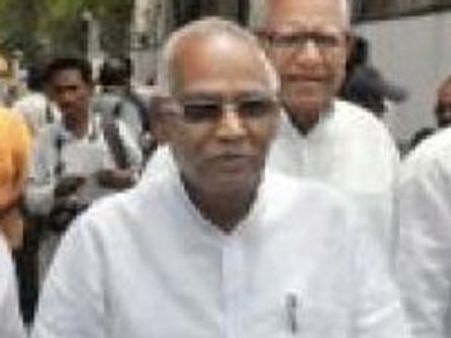 ఎమ్మెల్సీ ఆమోస్ అసంతృప్తి: పదవులకు రాజీనామా