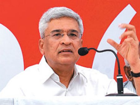 మాకు అధిష్టానాలు, ఢిల్లీ రిమోట్లు లేవు: కారత్