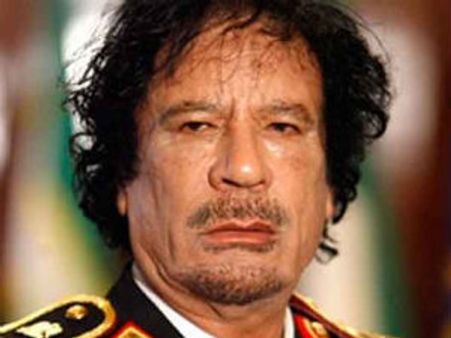 అమ్మకానికి గఢాఫీ నెత్తుటి చొక్కా, వెడ్డింగ్ రింగ్