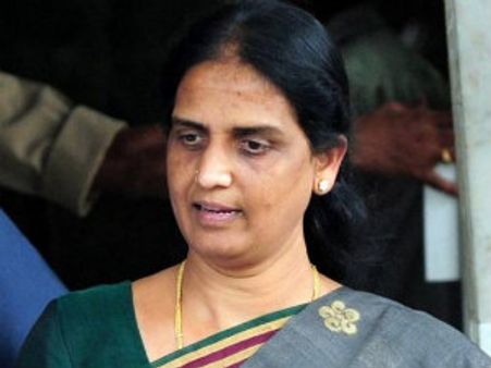 ప్రసాద్ కుమార్‌తో సబితకు చెక్: రెండో పవర్ సెంటర్