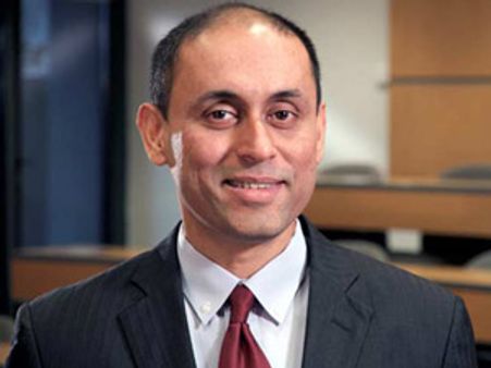 సంక్షోభానికి బి-స్కూల్స్‌ను నిందించలేం: సౌమిత్ర దత్తా