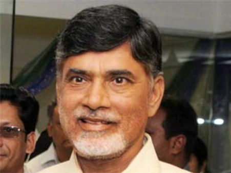 యువతరంగం: బైక్ నడిపి ఉత్సాహపర్చిన చంద్రబాబు