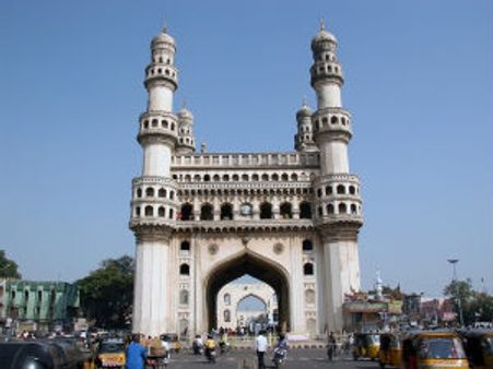 సినీ నిర్మాత కారును ఎత్తుకెళ్లిన జ్యోతిష్కుడి అరెస్టు