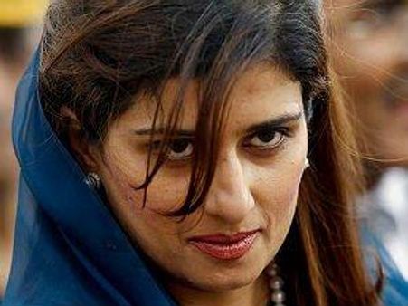 హీనాకు ఫోన్: చిక్కుల్లో ఇండియన్ యువకుడు