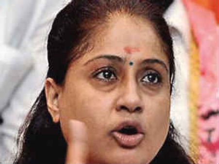 ఇదే చివరి మాట చూస్తూ ఊరుకోను: రాములమ్మ