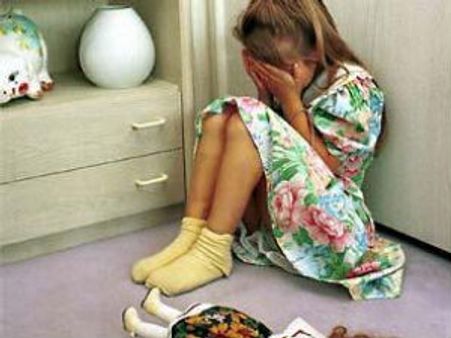 బ్లూఫిలిం చూడాలని చిన్నారులకు ఉపాధ్యాయుడి ఫోర్స్