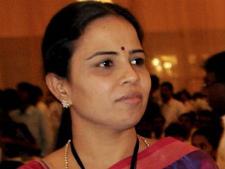 ఎన్టీఆర్ రామోజీ సంగతి తేలుస్తానన్నారు: శోభానాగిరెడ్డి