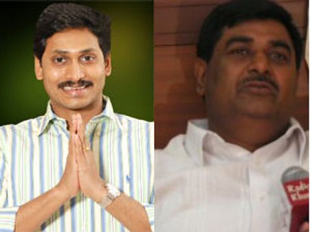 వ్యాఖ్యల హీట్: జగన్‌కు కృష్ణ దాస్ ఝలక్ ఇస్తారా?