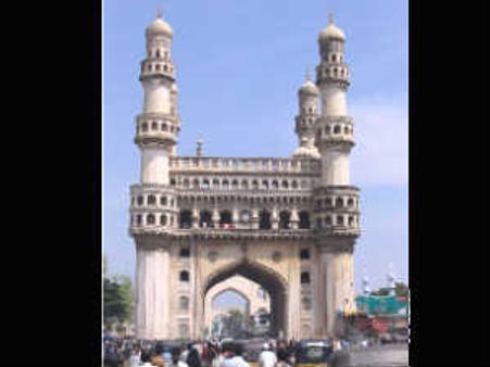 మోండాలో కుప్పకూలిన రెస్టారెంట్ బిల్డింగ్, పలువురి మృతి