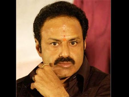 అభిమానిపై చేయి చేసుకున్న బాలకృష్ణ