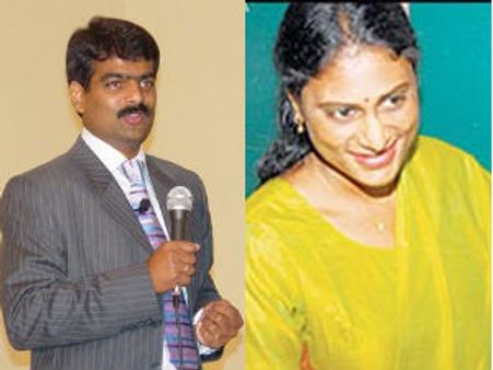 జగన్ కోసం సోదరి షర్మిళ, బావ అనిల్ పాట్లు?