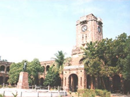 ఆంధ్ర విశ్వవిద్యాలయం లేడీ ప్రొఫెసర్, ఆమె భర్త అరెస్టు