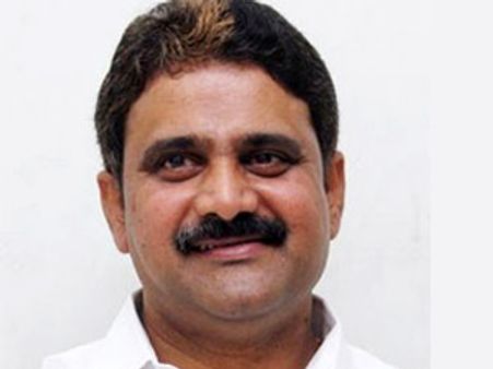 మోపిదేవిపై హింసించి ఎసిబి చెప్పించింది: నున్నా రమణ