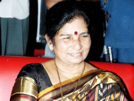 వైయస్ జగన్ అభ్యర్థిపై నేదురుమల్లి రాజ్యలక్ష్మి