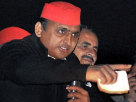 సిఎం రేసులో లేను: అఖిలేష్, మాయావతి రాజీనామా!