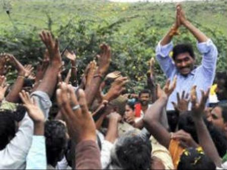 వైయస్ జగన్ నెల్లూరు జిల్లా టూర్‌లో ఘర్షణ, ఉద్రిక్తత