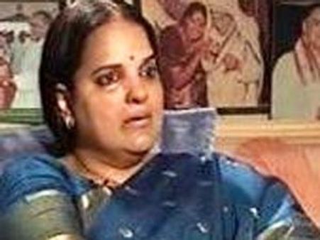 గంగా భవానీ, రజినీ రెడ్డి వర్గాల సిగపట్లు, వార్