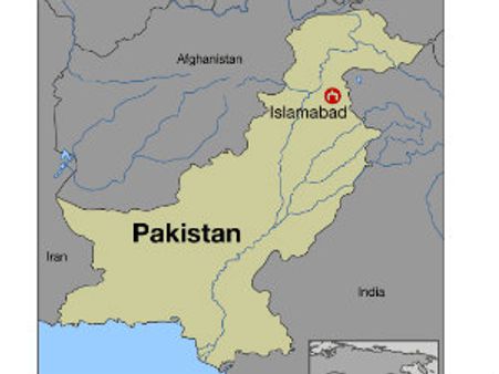 పాకిస్తాన్‌లో బాంబు పేలుడు: 13 మంది మృతి