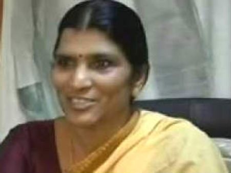 ఆ తర్వాత జగన్, బాబును చెప్పుతో కొట్టాలి:లక్ష్మీపార్వతి