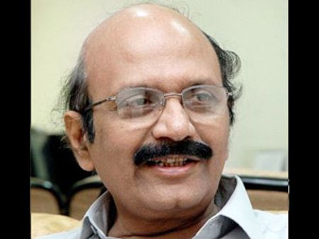 లగడపాటి ఆర్జించారు, జగన్‌పై నో కేసు: సోమయాజులు