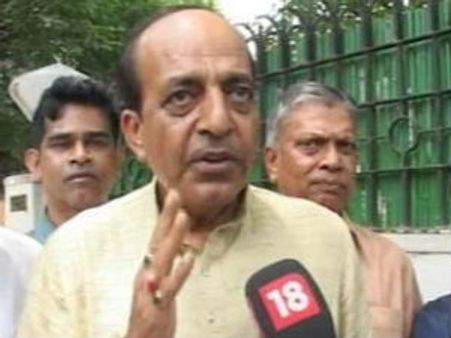 చిరునవ్వుతో రైల్వే బడ్జెట్ ప్రవేశ పెడుతున్నా: త్రివేది