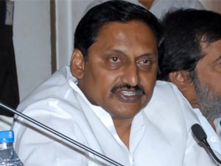 చేతులు జోడిస్తున్నా: సిఎం, టిఆర్ఎస్ అభ్యర్థిపై సెటైర్