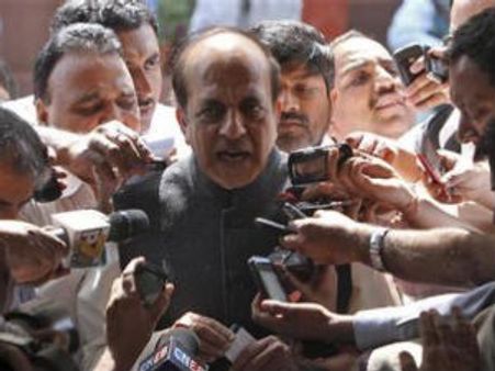 రాజీనామాకు త్రివేది కొత్త కొలికి: రాతలో ఇవ్వాల్సిందే