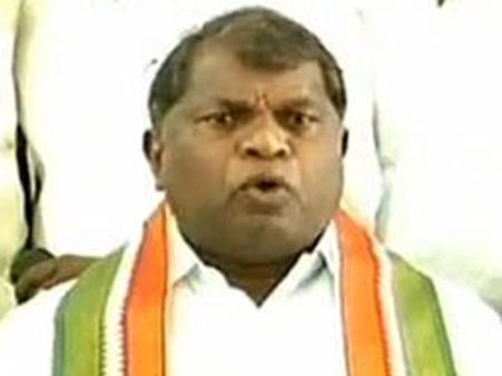 కాంగ్రెస్ ఎంపి రాజయ్యపై కేసు, అరెస్టు చేసే అవకాశం