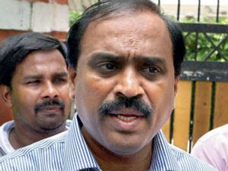 గాలితో రక్షిత గుసగుసల కథేమిటో...