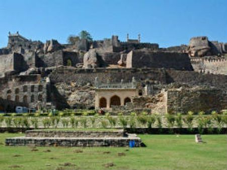 అక్కడ మొఘల్ గోల్డ్, ఇక్కడ నిజాం వెండి నాణేలు