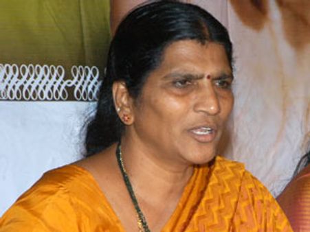  బాబుపై పోటీకి సై, జగన్‌ను చిరు ఆపలేరు: లక్ష్మీపార్వతి