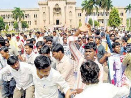 కొనసాగుతున్న బంద్: ఓయులో బైక్ ర్యాలీ, అరెస్ట్