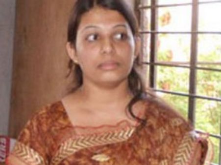 బెంగళూర్ పరారీకి తారా చౌదరి ఎత్తులు