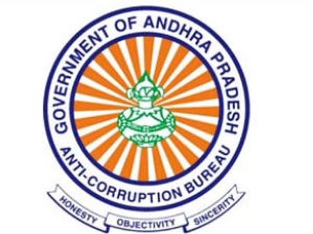 ముదురుతున్న గొడవ: ఎసిబి డైరెక్టర్ లీవ్