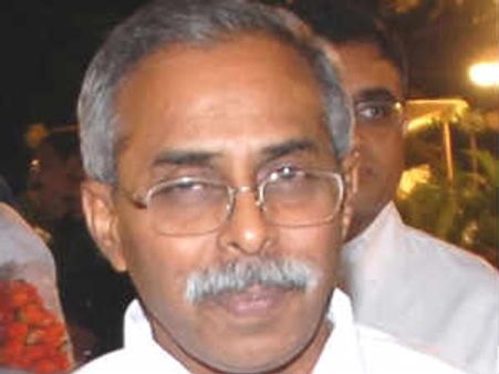అన్ననంటే కాంగ్రెస్‌కు వ్యతిరేకం: వైయస్ వివేకా ఝలక్