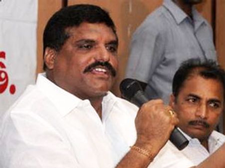  బాబు స్కూల్లో ఆ పాఠాలే, అవి మాకొద్దు: బొత్స కౌంటర్