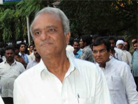 తారా చౌదరి గూర్చి మాట్లాడే స్థితికి రాలేదు: నారాయణ