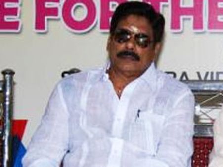 రిక్షా తొక్కి ఆనం వివేకా కొత్త స్టంట్, జత కల్సిన ఎమ్మెల్యే