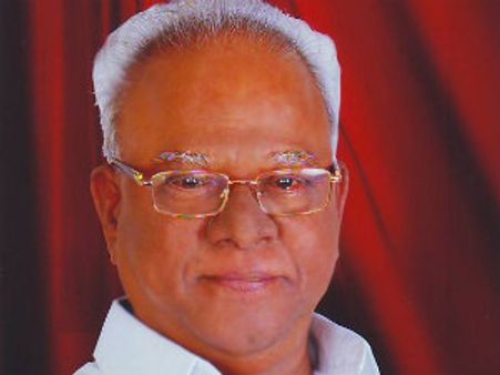 పువ్వాడ సిపిఐ పార్టీలో, తనయుడు జగన్ పార్టీలో