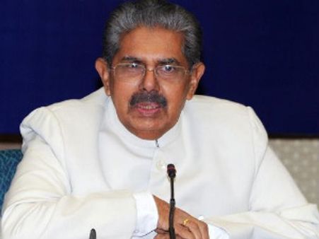  సోనియా చెప్పారు: వాయలార్‌రవి, తప్పని నిరసన సెగ