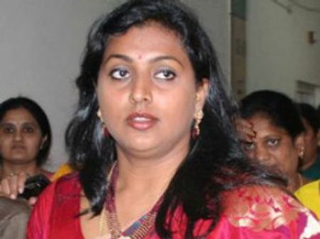 చిరంజీవి నట్టేట ముంచాడు: రోజా, సారయ్యపై గోనె ఫైర్