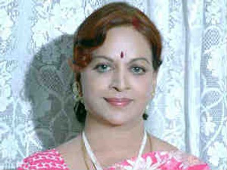 వైయస్ సిఫార్సుతో విజయ నిర్మలకు విల్లా: సిబిఐ