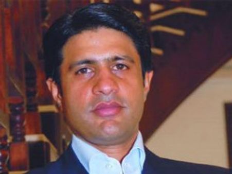 కోనేరుమధు లొంగుబాటు, ఏడాదిగా దుబాయ్‌లో