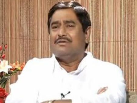 కోట్లు వైయస్ జగన్‌కు, కోర్టులు మాకు: మంత్రి ధర్మాన