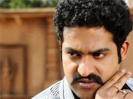 జగన్‌తో వంశీ భేటీ: వెనక జూనియర్ ఎన్టీఆర్ 'దమ్ము'?