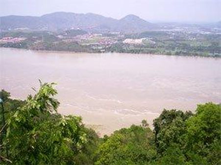 బ్రహ్మపుత్ర నదిలో పడవ బోల్తా, 103 మంది మృతి