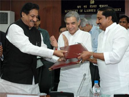 ప్రాణహిత - చేవెళ్ల ఒప్పందం, మీడియాకు సిఎం క్లాస్