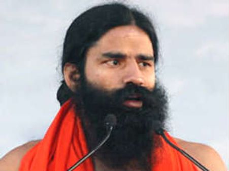 విద్యార్థిని చితకబాదిన బాబా రామ్‌దేవ్ అనుచరులు