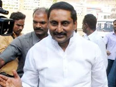 ఎప్పుడు వారే అధ్యక్షులు!: కిరణ్, మంత్రులకు వార్నింగ్